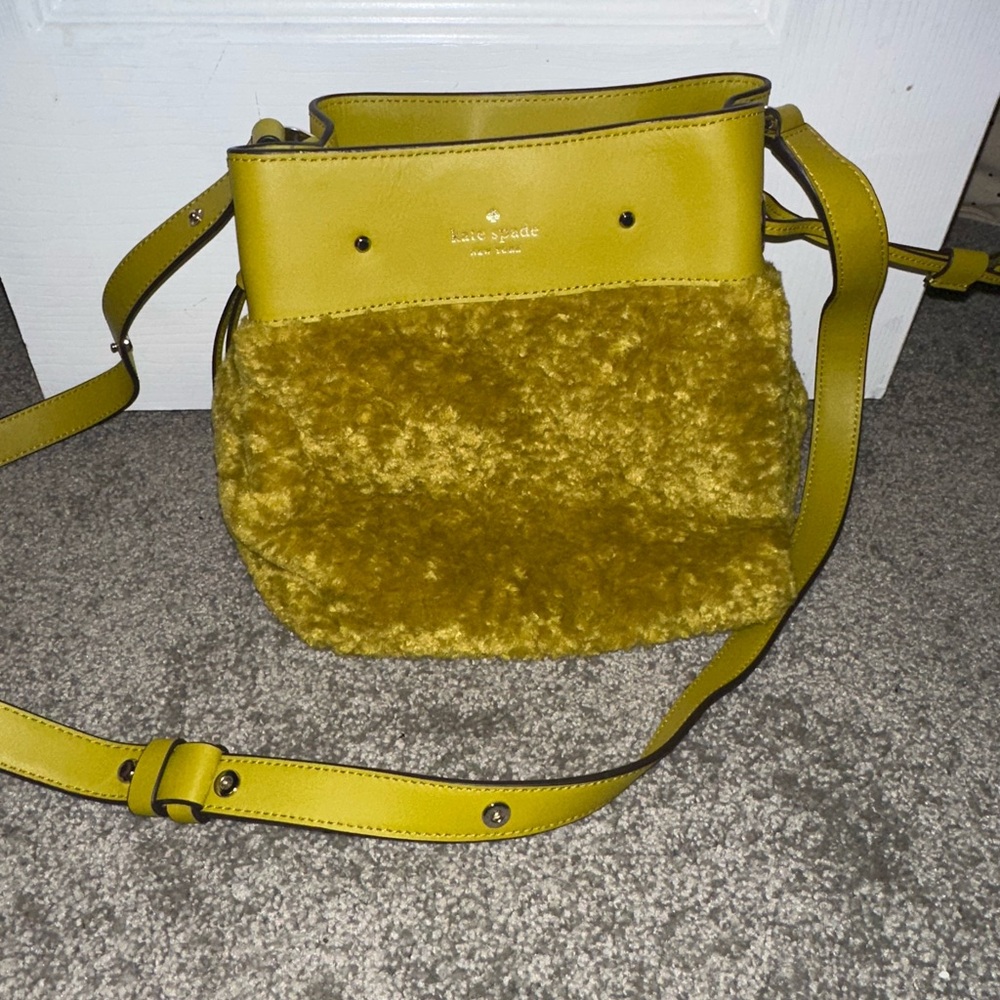 Kate spade chartreuse fuzzy bucket bag - Picture 4 of 5